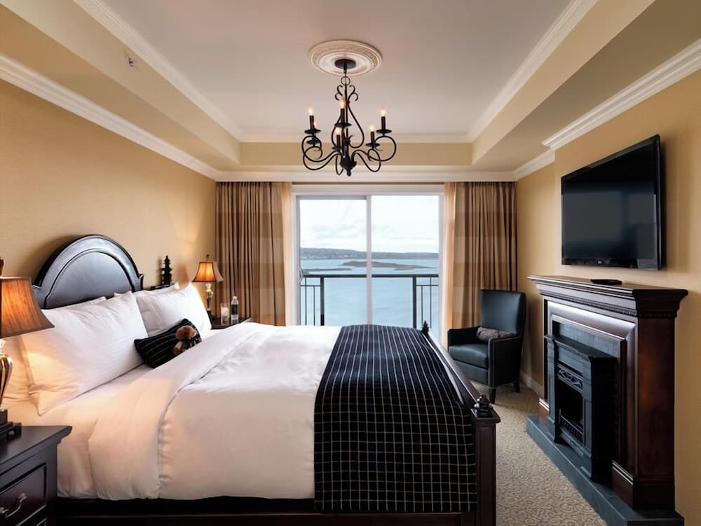 Oak Bay Beach Hotel
