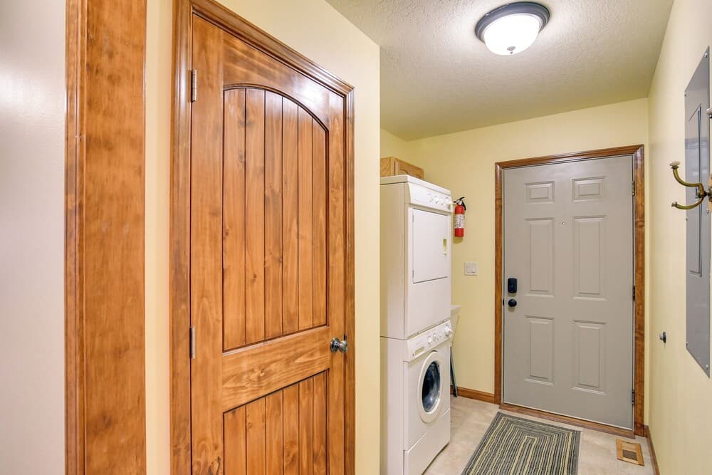 6 Mi to Dtwn Pella: Riverfront Cabin w/ Game Room!