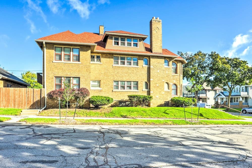 Charming Milwaukee Retreat ~ 5 Mi to Downtown