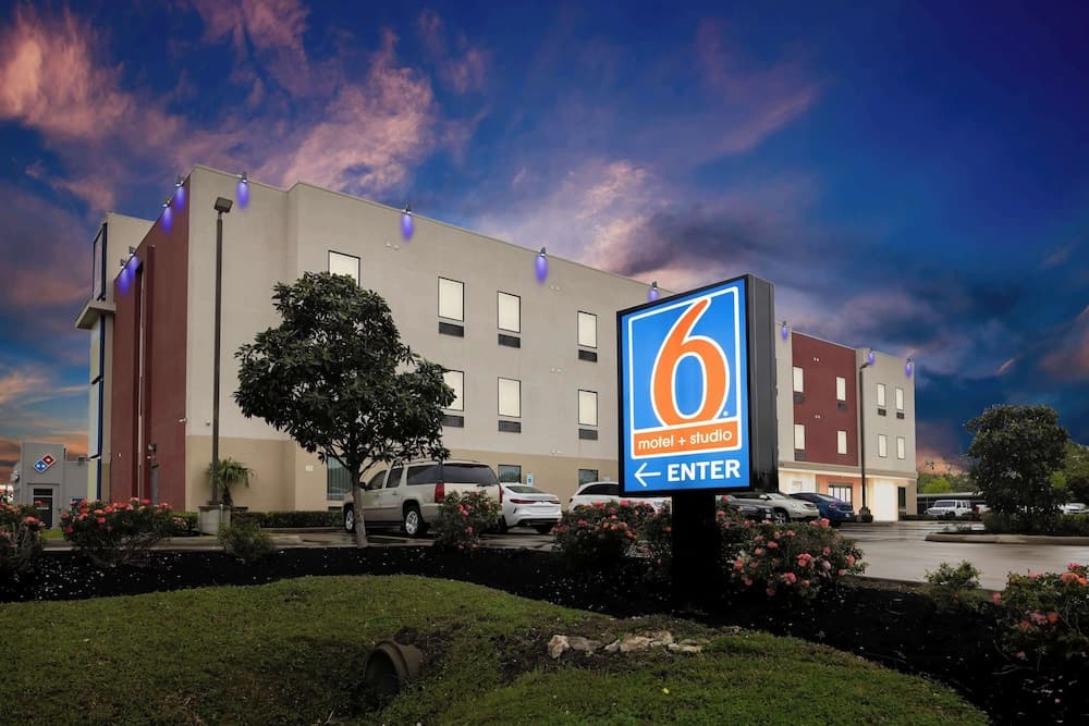 Motel 6 Texas City, TX - I-45 South