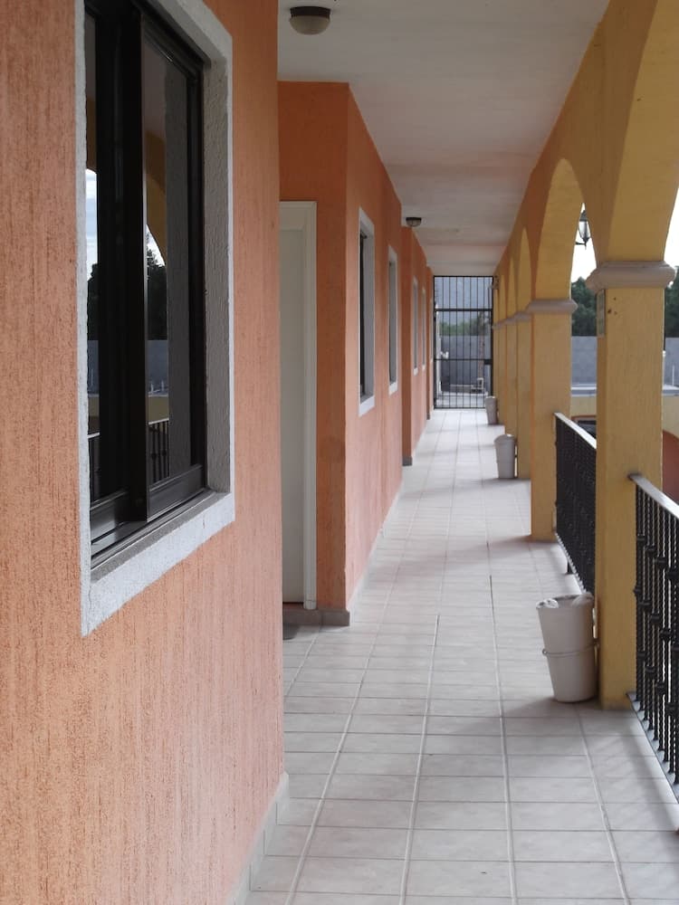 Hotel Plaza Los Arcos