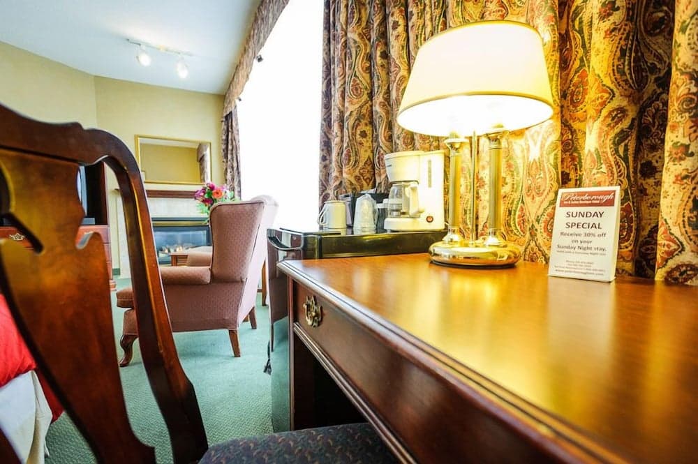 Peterborough Inn & Suites Hotel