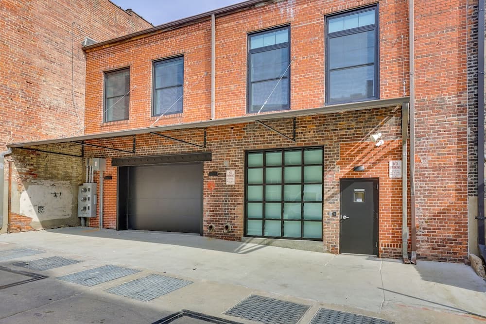 Downtown Omaha Getaway w/ Deck & Gas Grill!