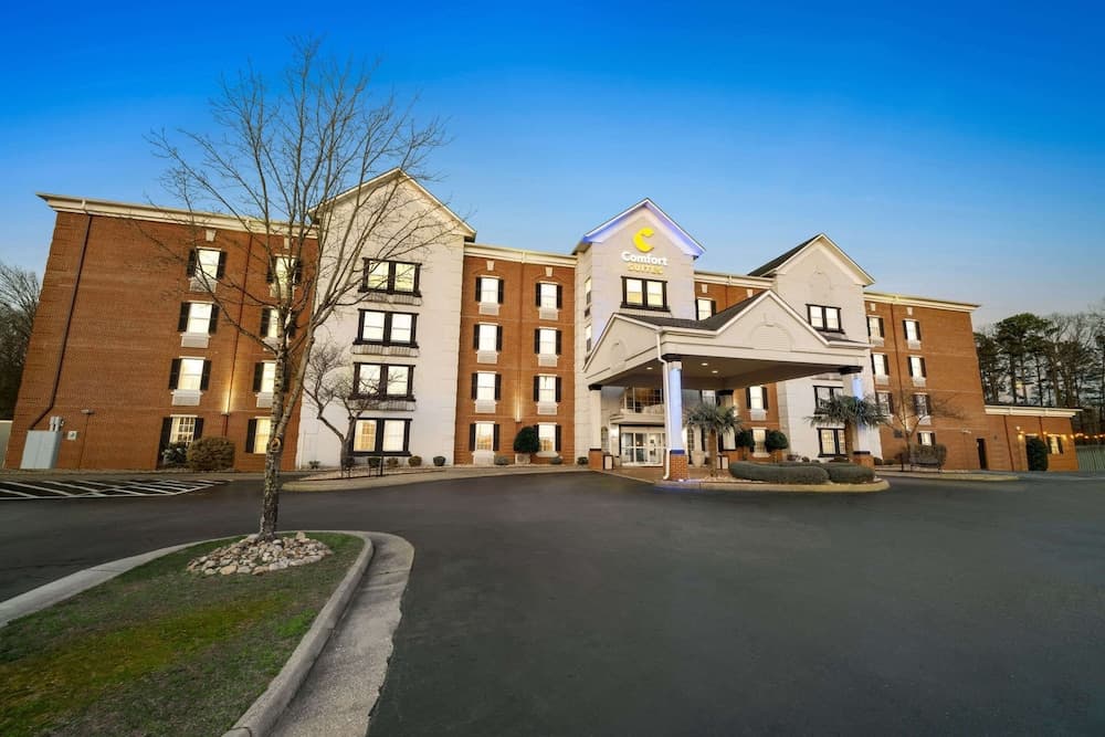 Comfort Suites Airport