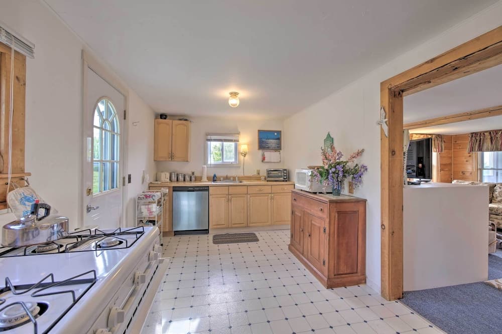 Waterfront Cottage - 17 Mi to Acadia Ntnl Pk!
