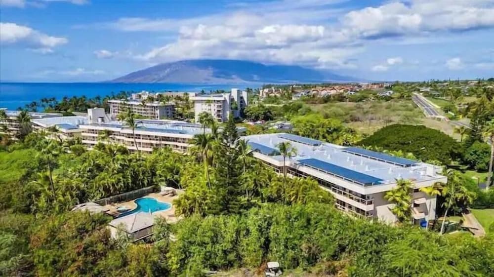 Signature Residences at Maui Banyan