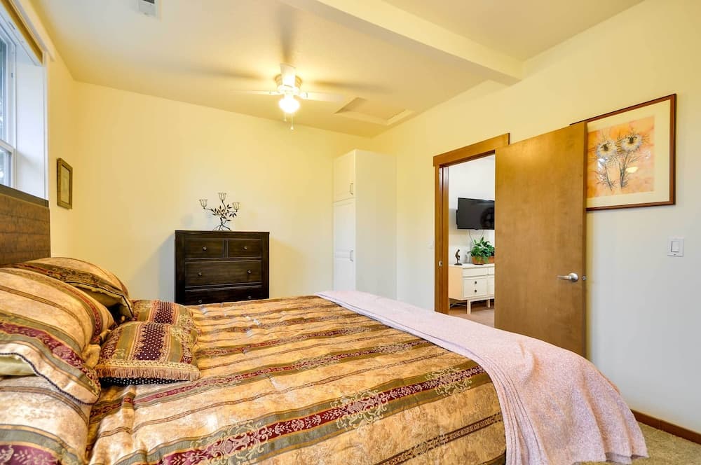 Dog-friendly Milwaukie Home: 9 Mi to Dtwn Portland