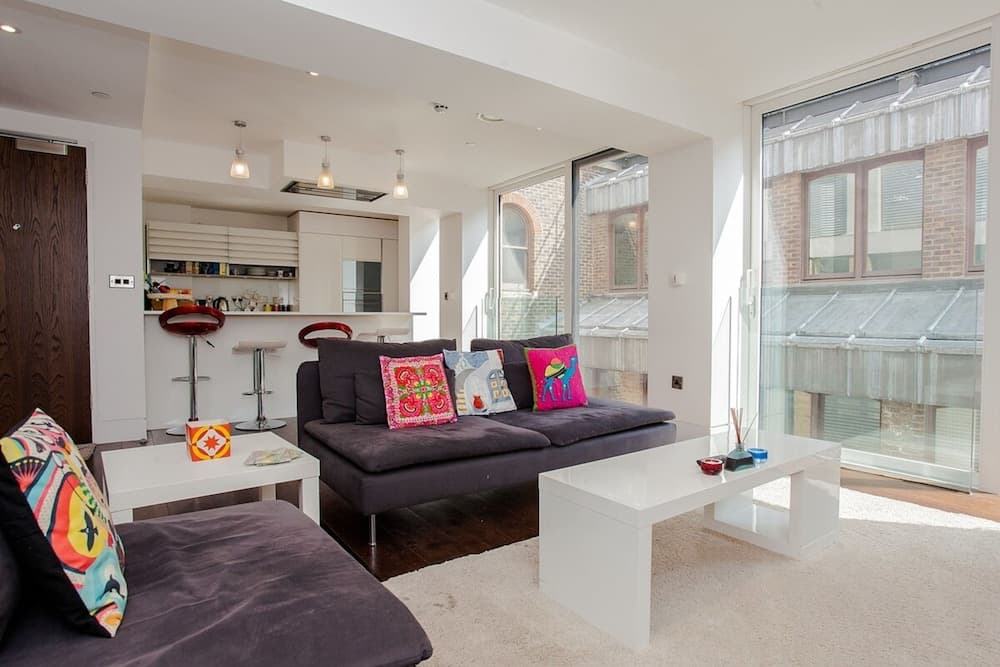 Exquisite 2 Bedroom Apartment In Bank