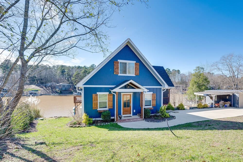 Lakefront New London Retreat w/ Dock & Hot Tub!