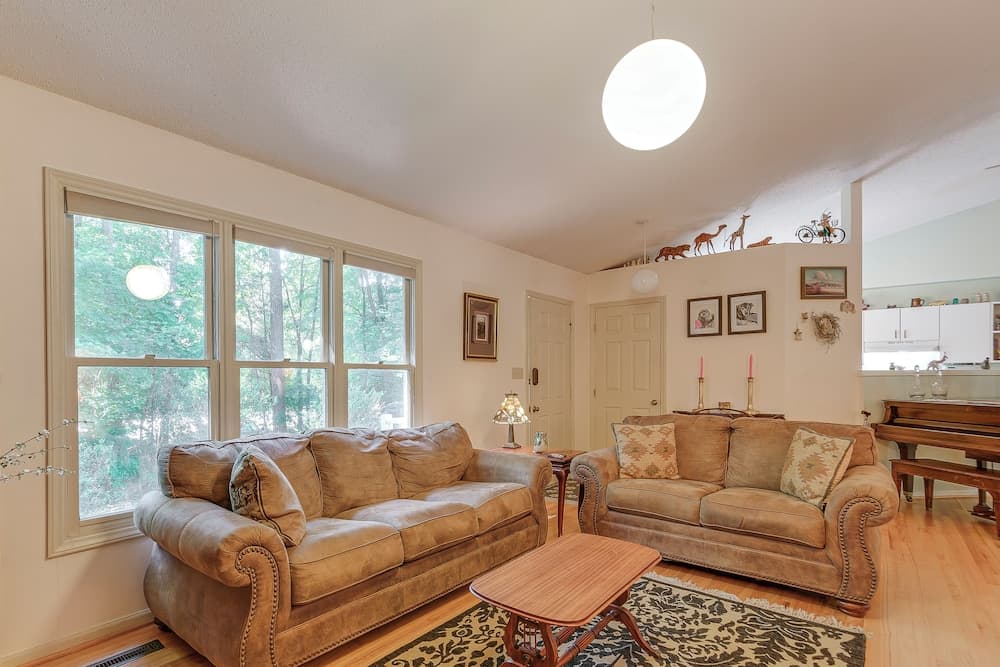 Carrboro Quaint! 2 Mi to Heart of Chapel Hill!