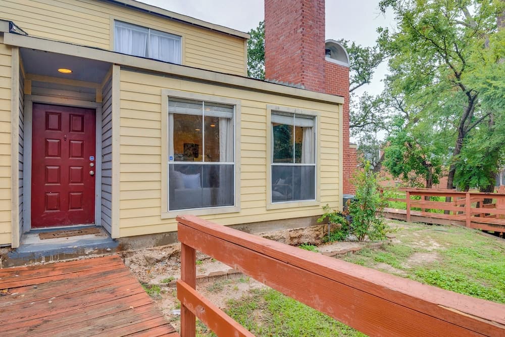 College Station Gem w/ Pool Access Near University