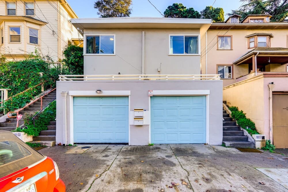 Oakland Apartment w/ Shared Hidden Backyard Oasis!