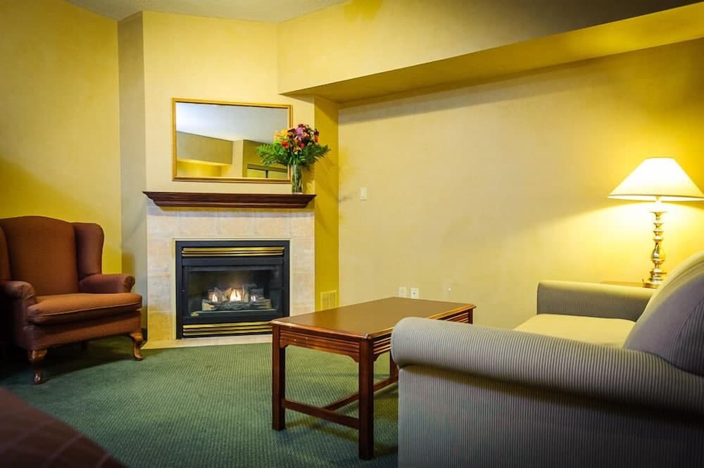 Peterborough Inn & Suites Hotel