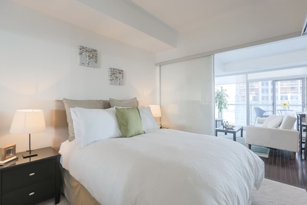 Noel Suites - York and Bremner
