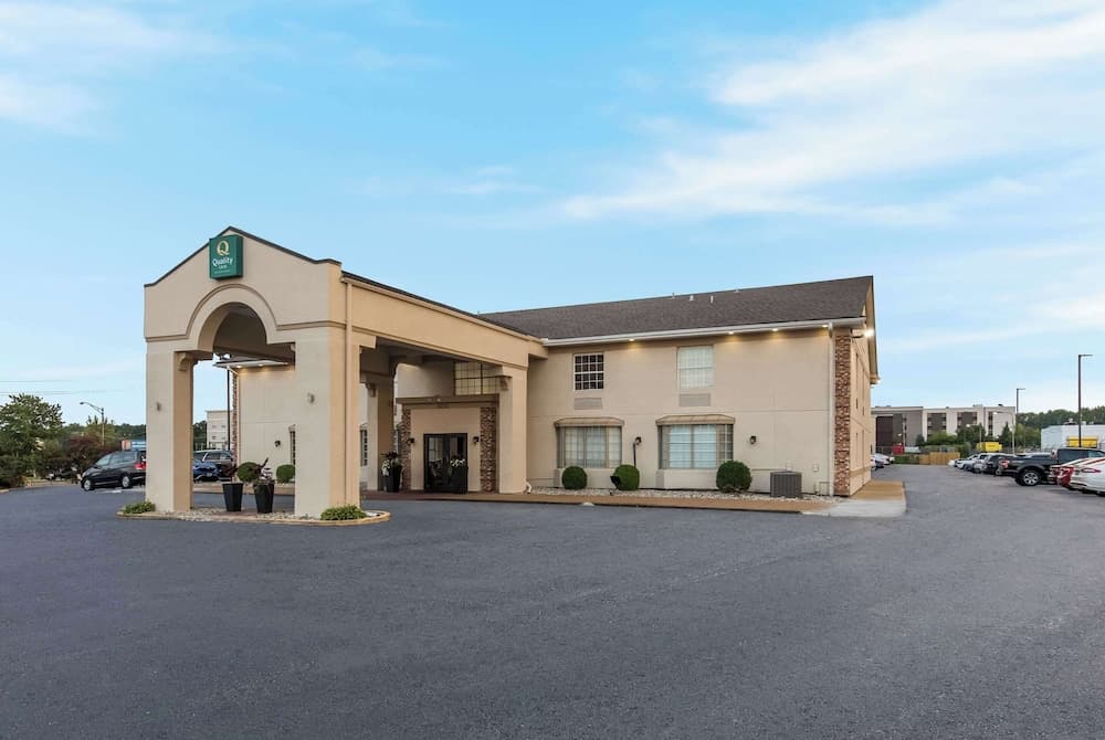 Quality Inn Saint Louis Airport