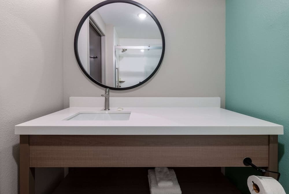 ECHO Suites Extended Stay by Wyndham Richmond West