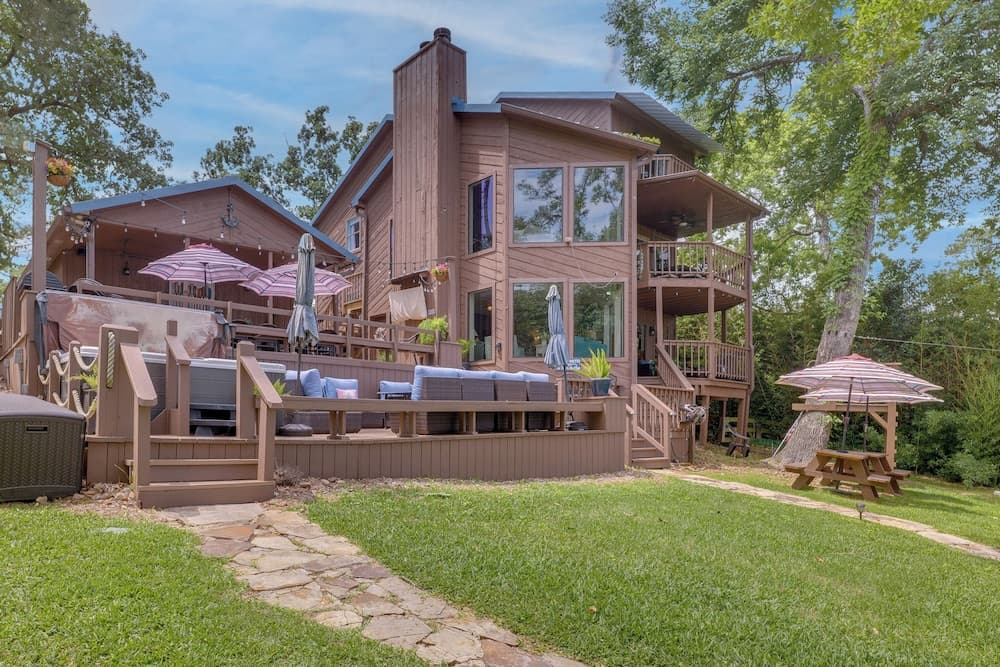 Lakehouse: Hot Tub, Game Room & 10 Kayaks