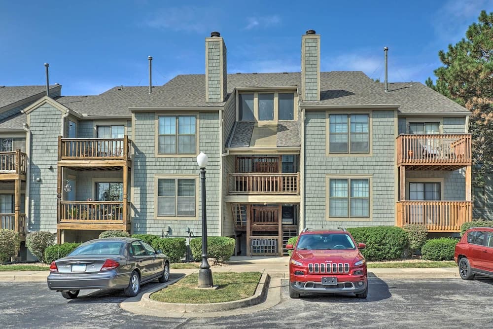 Shawnee Condo < 10 Mi to Downtown Kansas City!