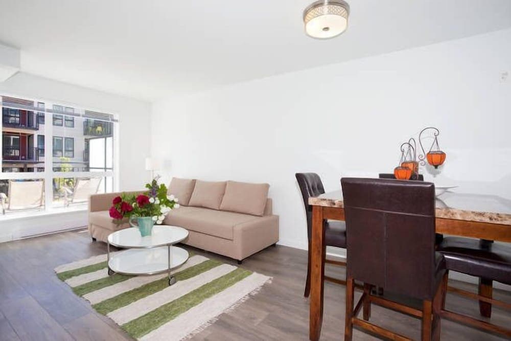 1 Bedroom China Town Condo