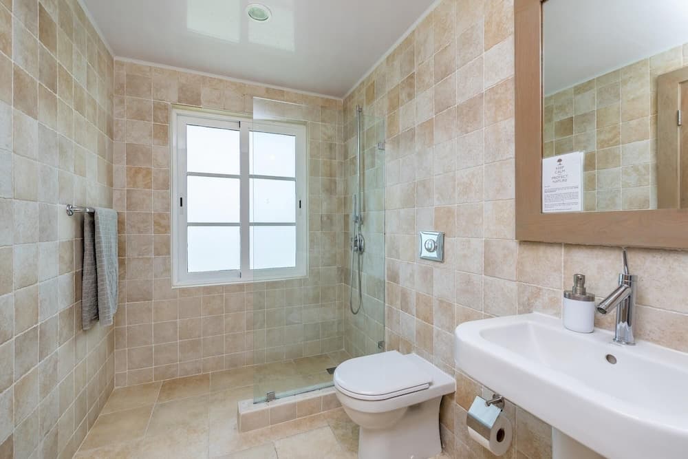 Beautiful 5-bdr 2 Levels Villa for Rent in Punta Cana - Golf Front With Pool Jacuzzi Maid