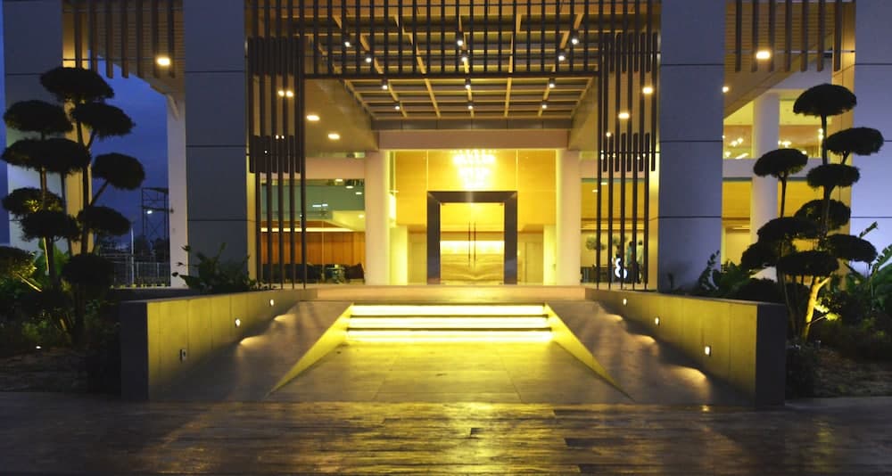 V8 Hotel