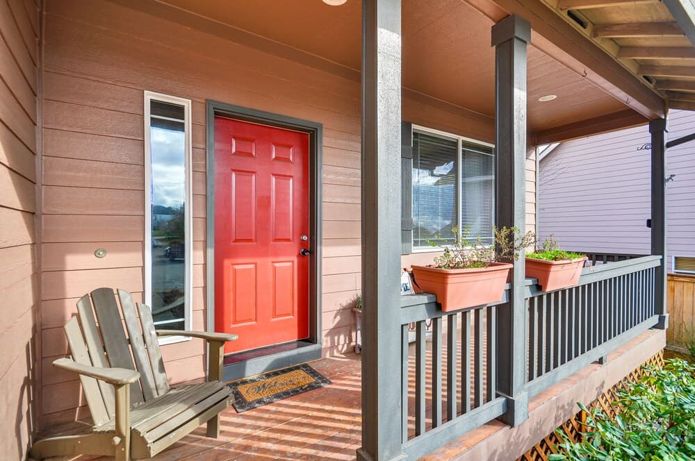 Lovely Dundee Home w/ Private Yard & Fire Pit!