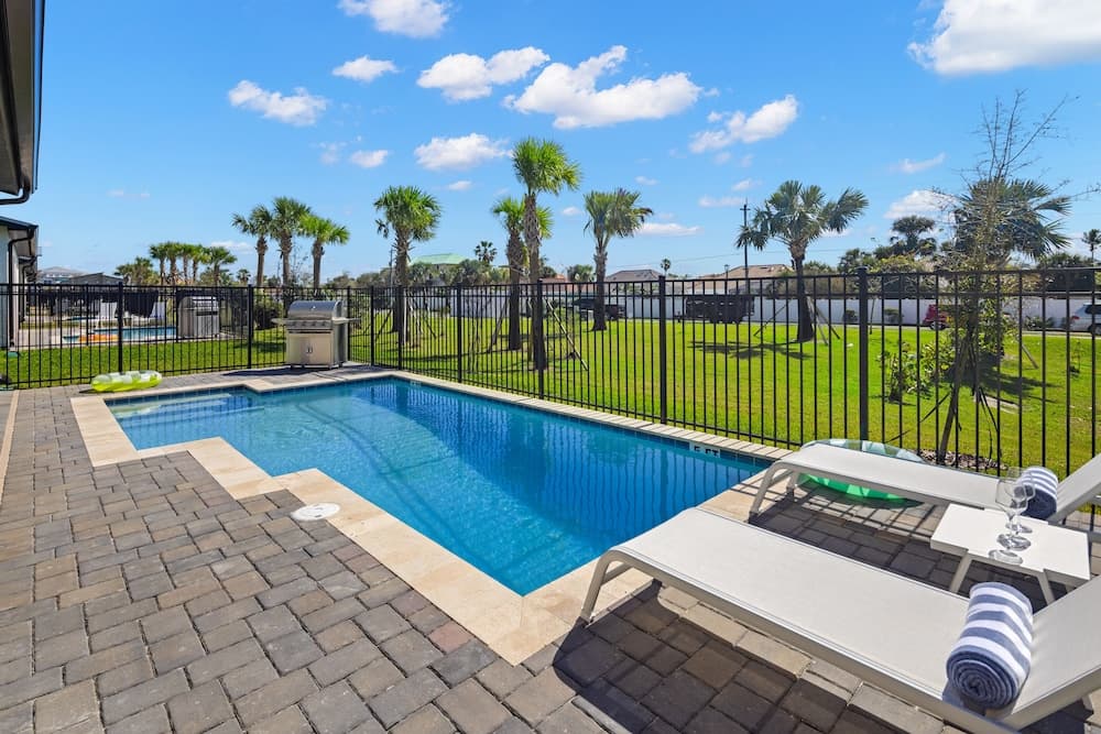 Harbor Island Beach Club by Villatel