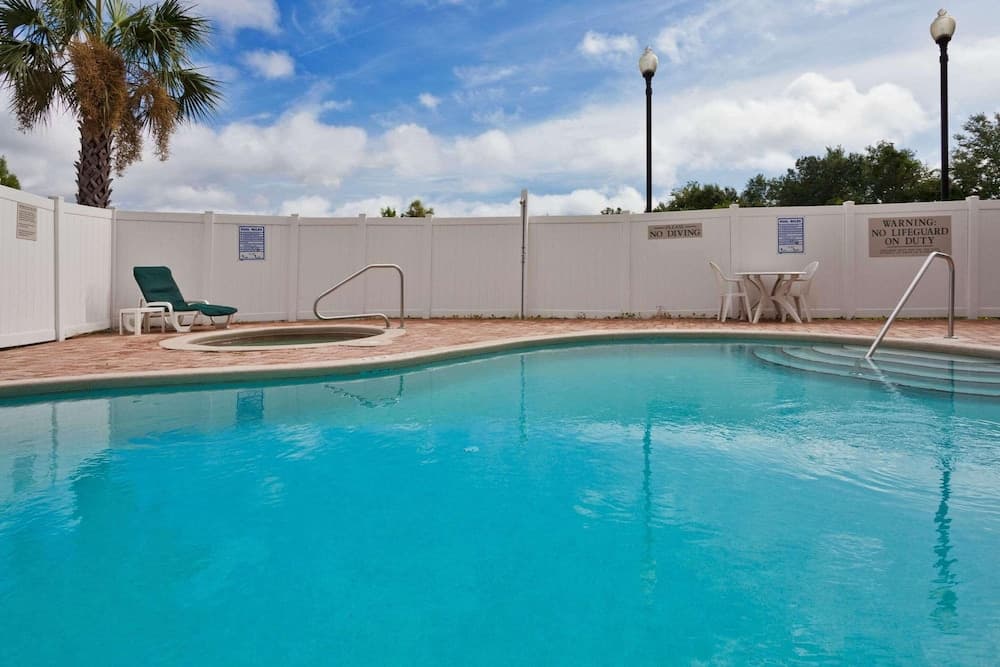 Country Inn & Suites by Radisson, Jacksonville West, FL