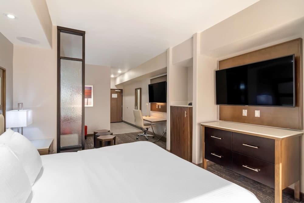 Best Western Premier Liberty Inn & Suites