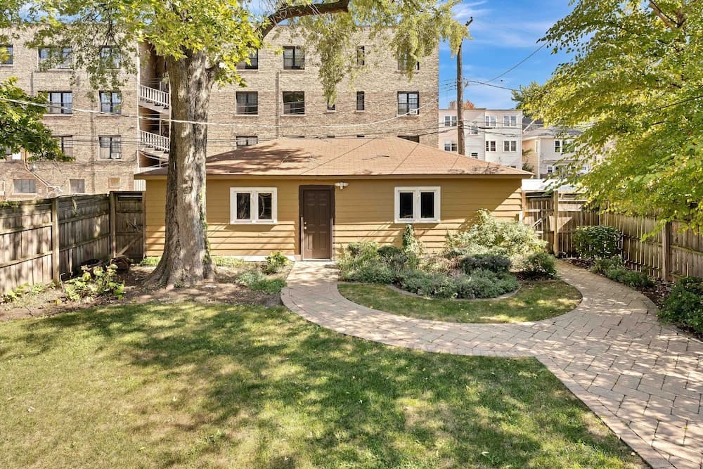 Charming Oak Park 4BD/3.5BA and 2 Private Parking by AllSet Turnover