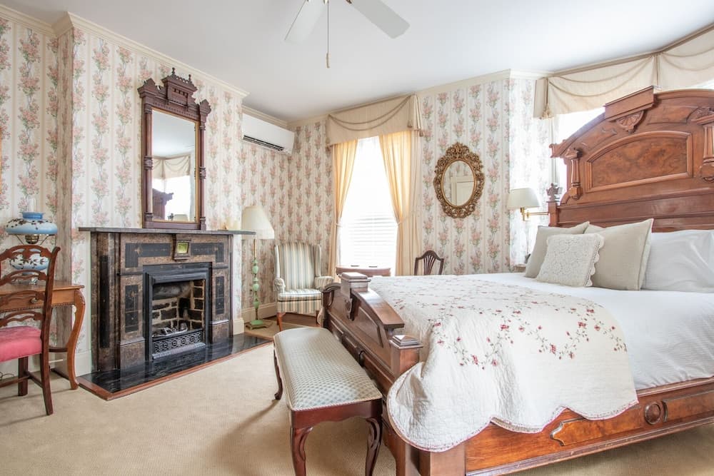The Oaks Victorian Inn