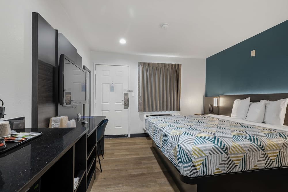 Studio 6 Suites Escondido, CA