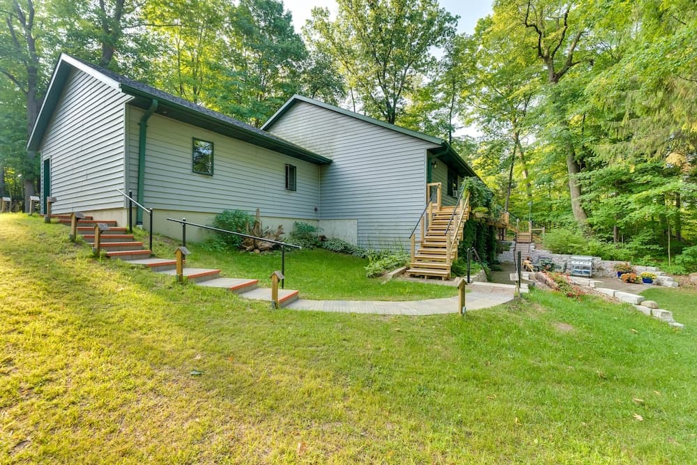 On-site Trails: Rock River Retreat in Jefferson!