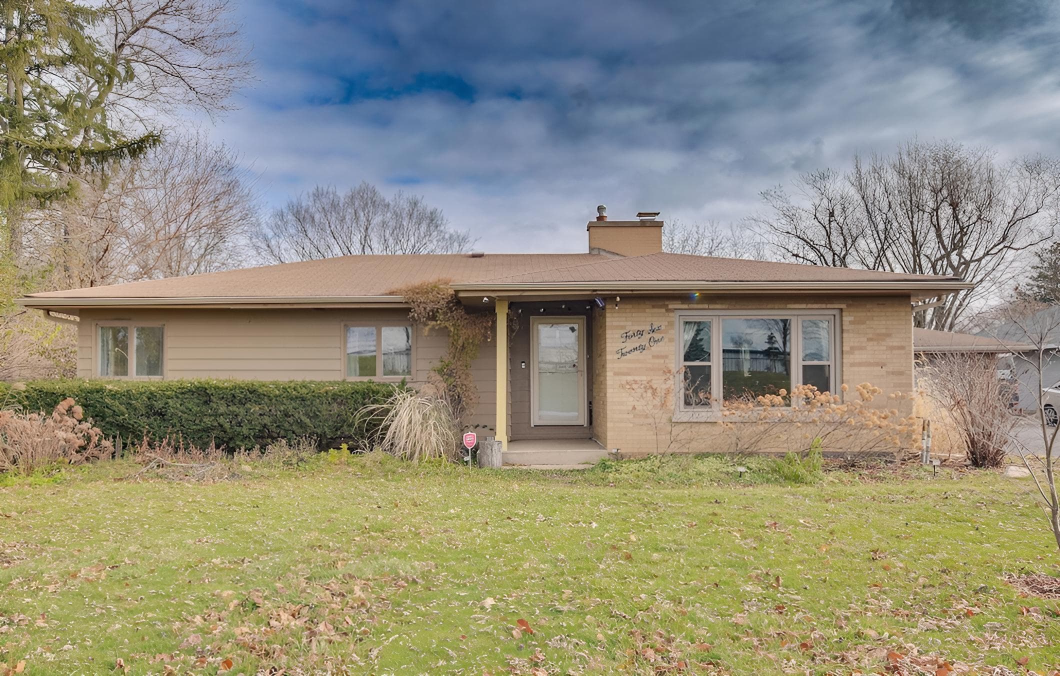 Cozy Lisle Home w/ Fenced Backyard: Pets Welcome!