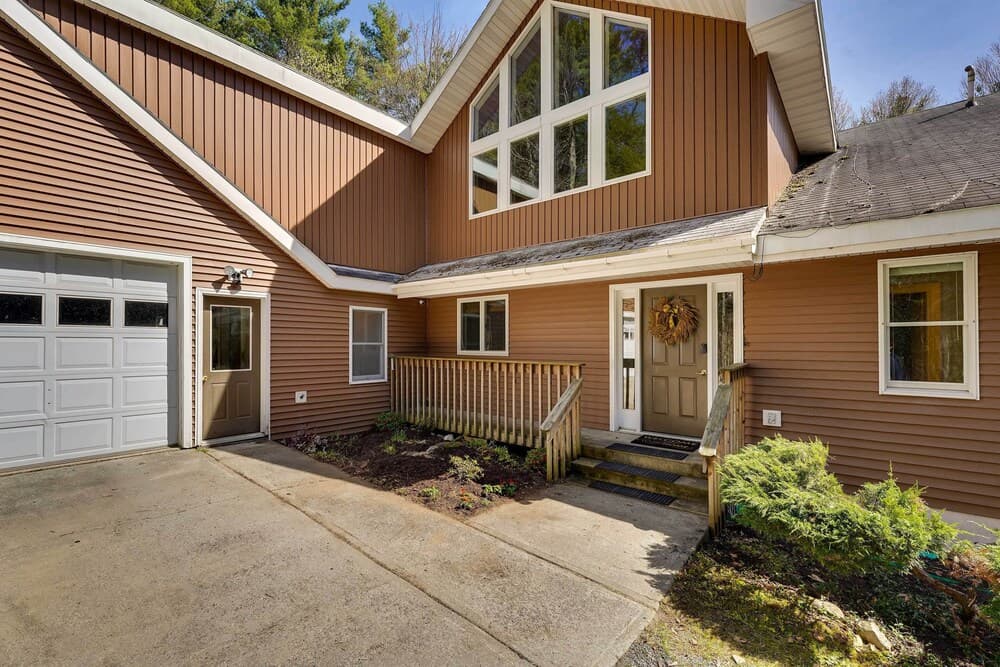 Lake George Oasis w/ 9 Acres, Hot Tub & Game Room!