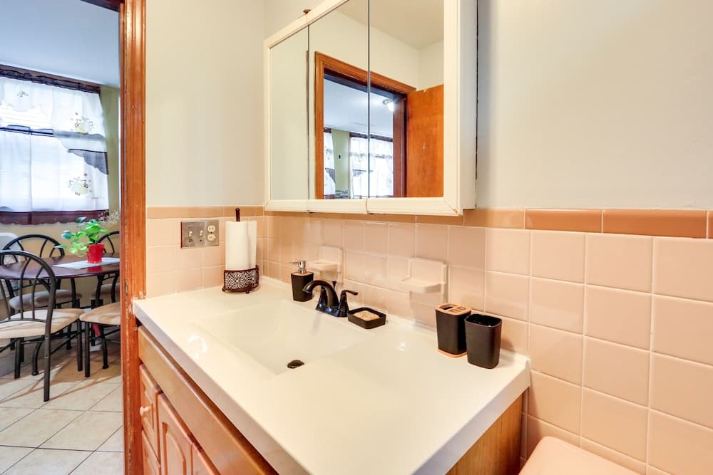 Cozy + Convenient West Orange Home - 16 Mi to Nyc!
