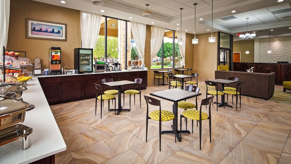 Best Western Inn & Suites - Monroe