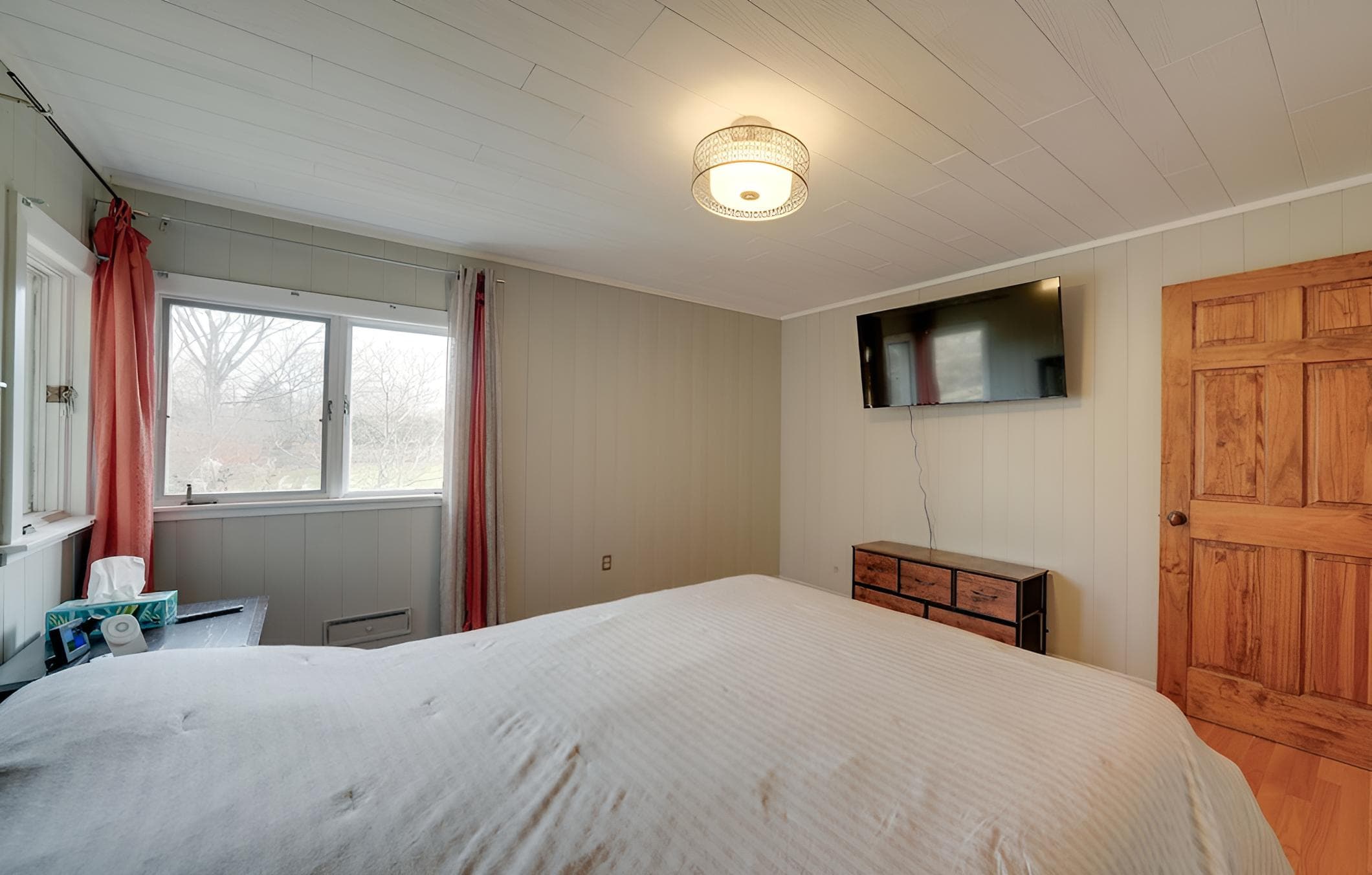 Cozy Lisle Home w/ Fenced Backyard: Pets Welcome!