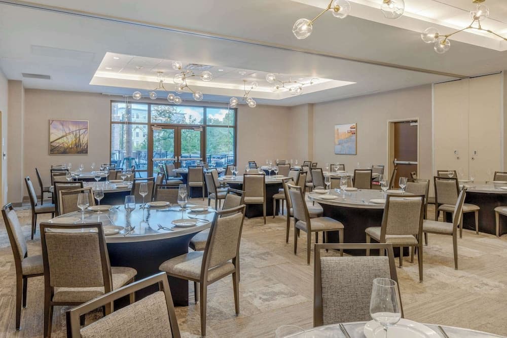 DoubleTree by Hilton Charleston Riverview