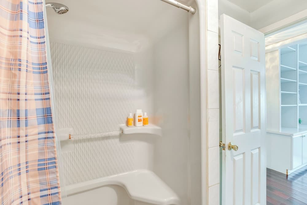 6 Mi to Hospitals: Guest Suite in South River
