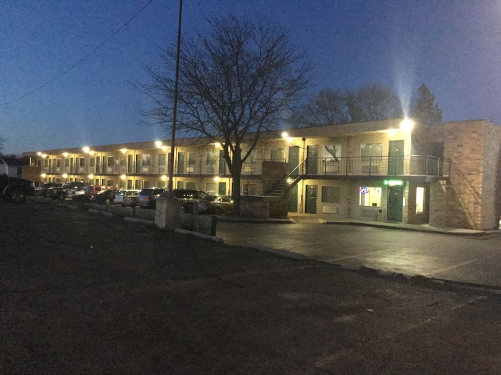 Thunderbird Motor Inn Baraboo
