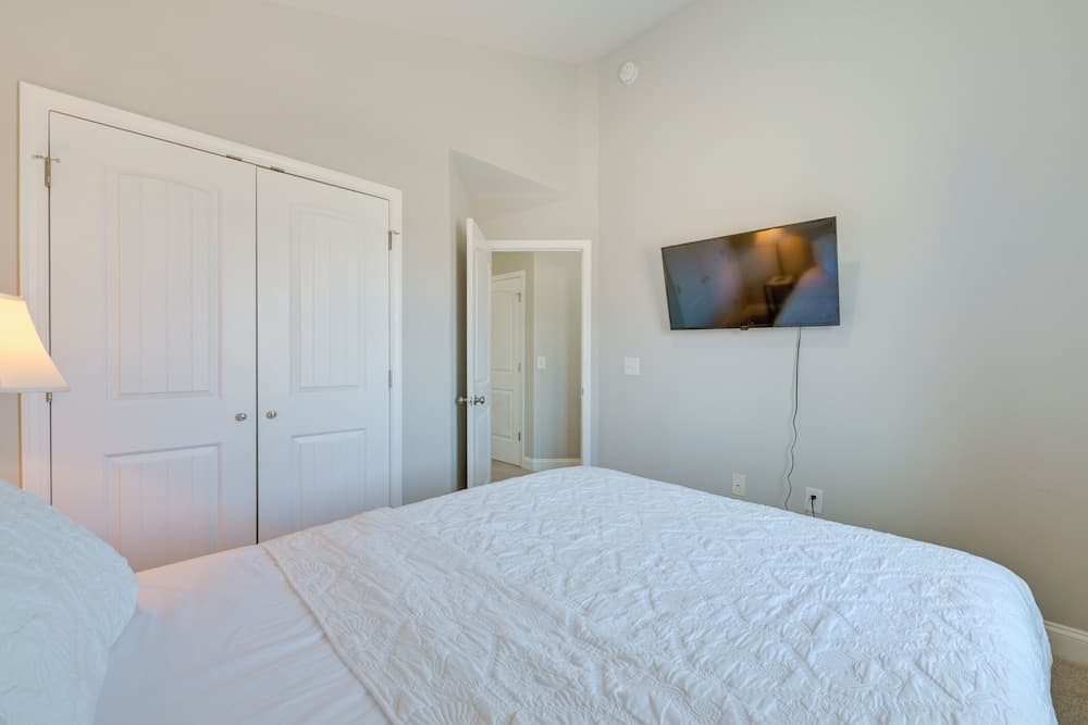 5 Mi to Charlotte Motor Speedway: Cozy Townhome