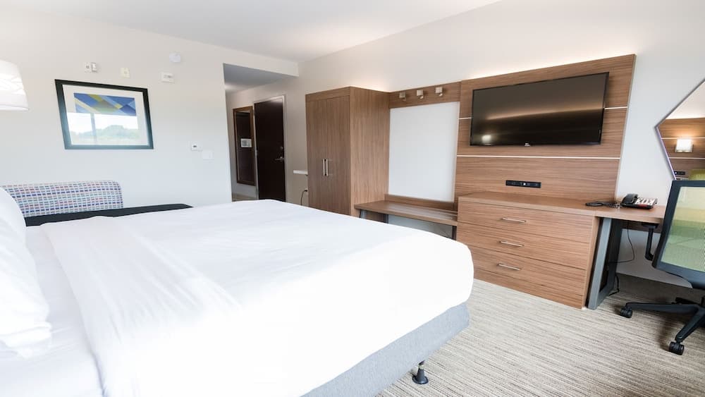 Holiday Inn Express & Suites Lexington NW-The Vineyard by IHG
