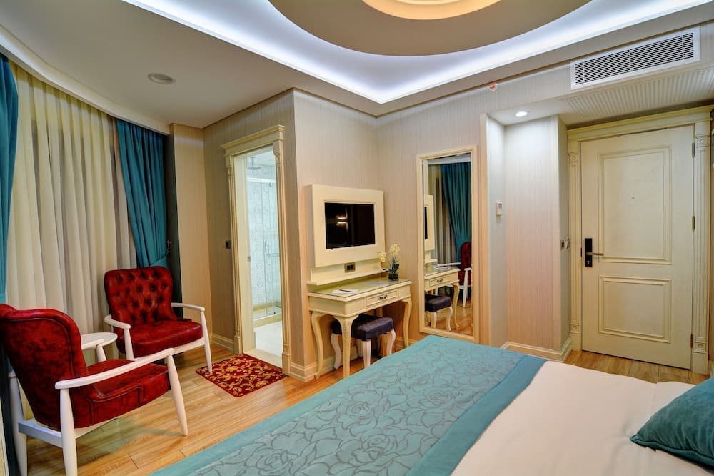 Novelty Hotel