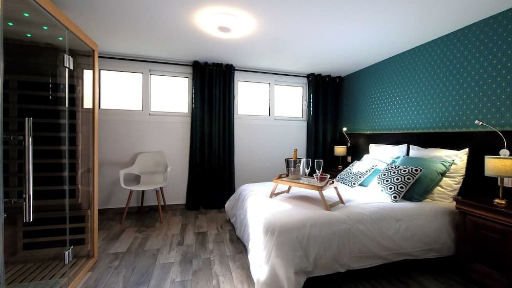 Amazing Duplex With Sauna 1br/4p in the Heart of the City of Orly