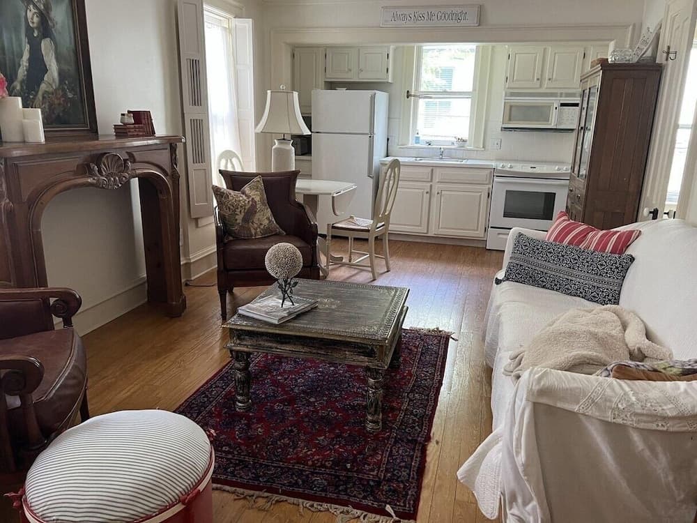 Eckert Home 4 Bedroom Home by Redawning