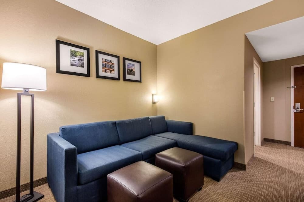 Comfort Suites Manchester near Arnold AFB