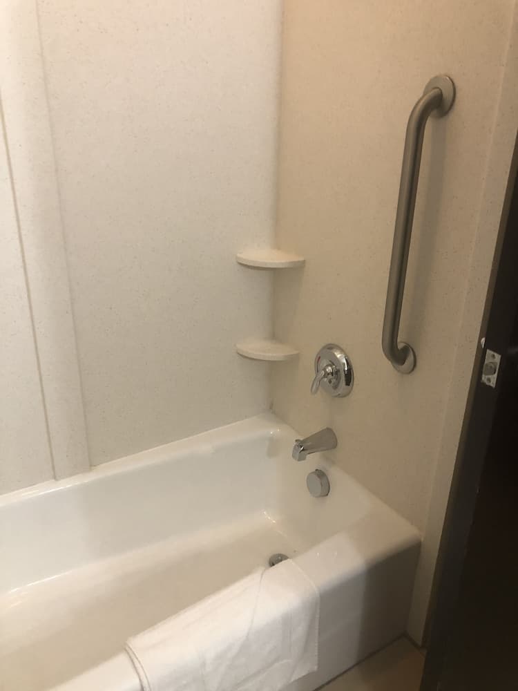 Holiday Inn Express & Suites Charlotte Southeast - Matthews by IHG