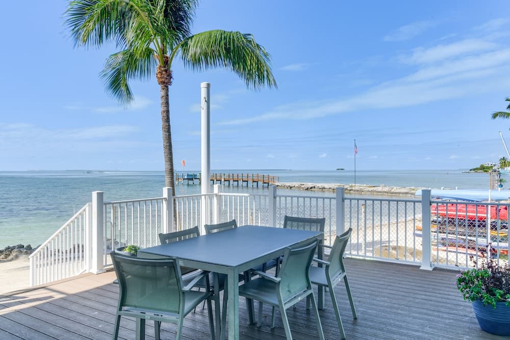 Beachfront Tavernier Abode w/ Balcony & Bay Views!