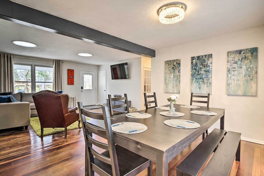 Laurel Park Home: 2 Mi to Downtown Hendersonville